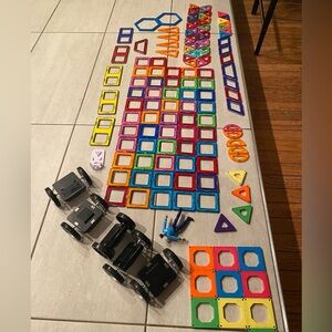 136 Magnetic Tiles, Wheels & figurine